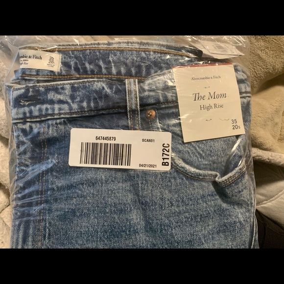 New In Package Abercrombie High Rise Jeans - 35 Short - Picture 1 of 3